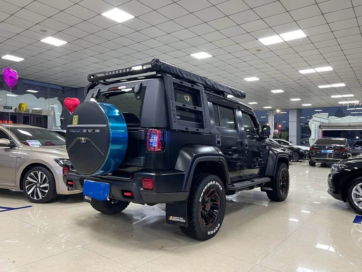 北京 BJ40  2023款 2.0D 自動四驅刀鋒英雄版?zhèn)b客型圖片