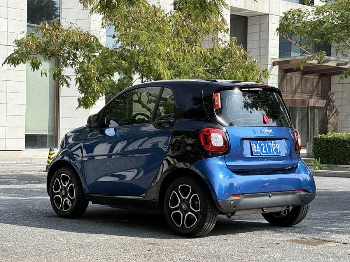 2019年8月smart fortwo  2019款 0.9T 66千瓦硬頂動擎版 國VI