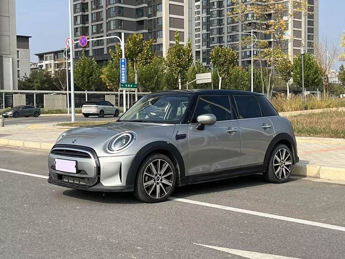 2023年4月MINI MINI  2023款 改款 1.5T COOPER 藝術(shù)家 五門版