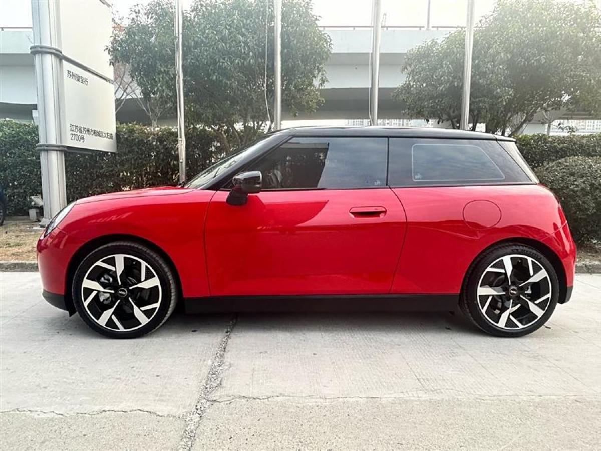 MINI 電動(dòng)MINI COOPER  2024款 452km COOPER SE 藝術(shù)家圖片