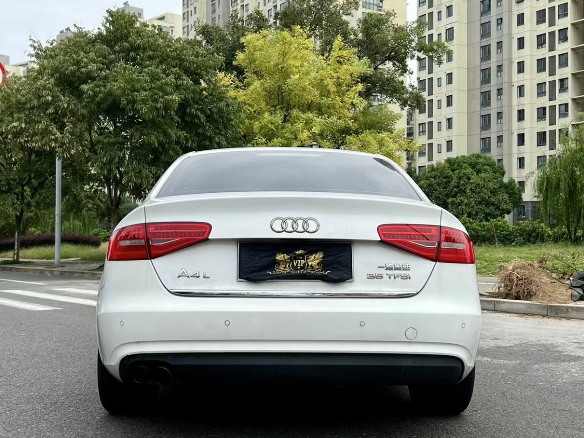 2015年9月奧迪 奧迪A4L  2015款 35 TFSI 自動(dòng)標(biāo)準(zhǔn)型