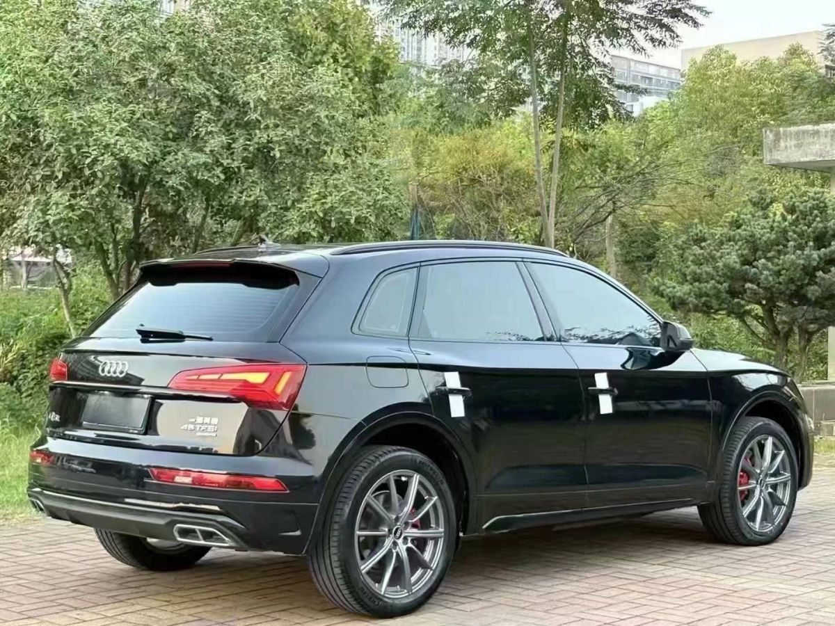 奧迪 奧迪Q5 e-tron  2022款 40 e-tron 星耀型 機(jī)甲套裝圖片