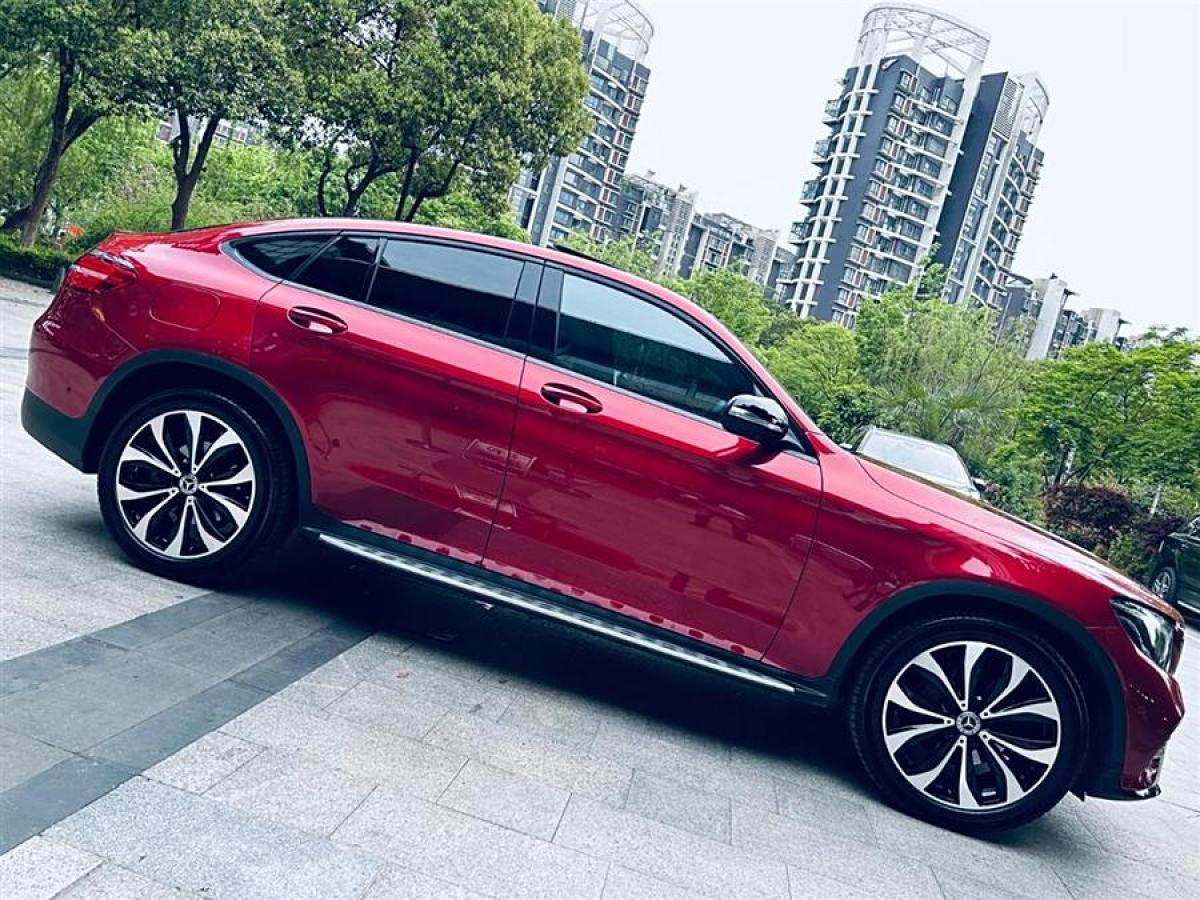 2017年9月奔馳 奔馳GLC  2023款 改款 GLC 260 4MATIC 轎跑SUV