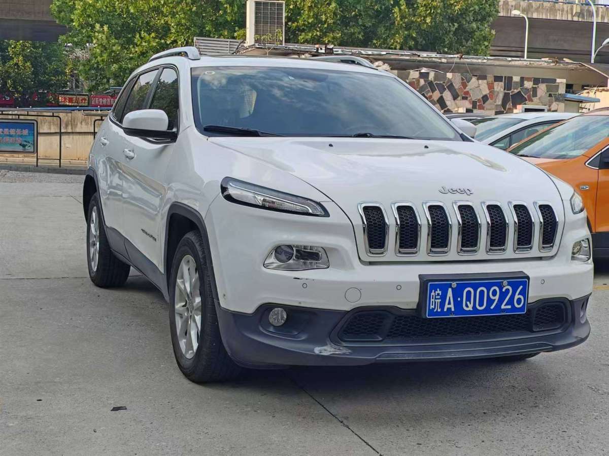 2016年10月Jeep 自由光  2017款 2.4L 領(lǐng)先智能版