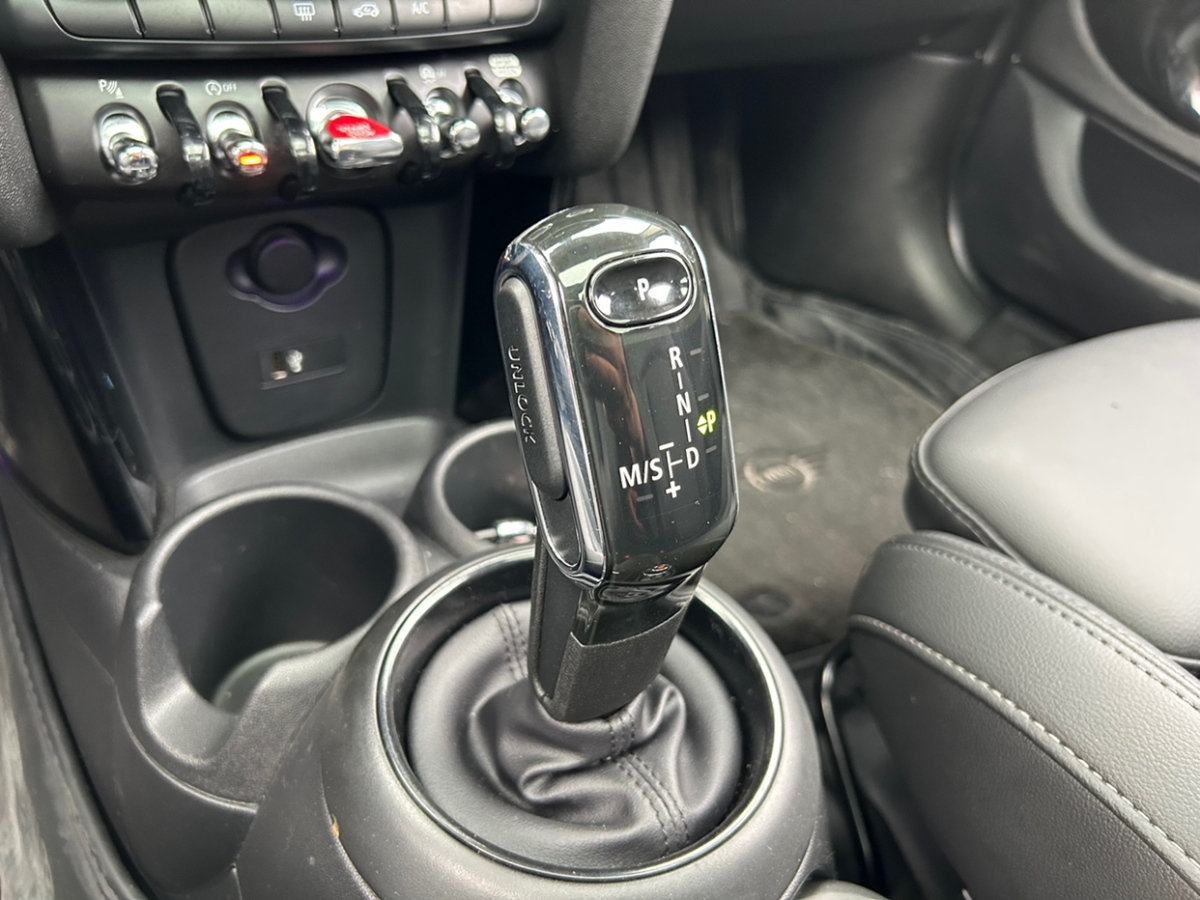 MINI MINI  2021款 1.5T COOPER 經(jīng)典派 五門版圖片