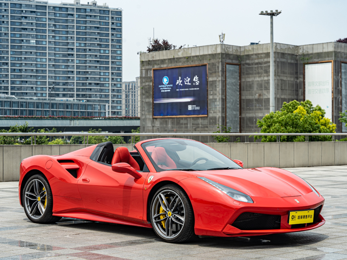 Ferrari 488Ferrari 488gtb convertible top with middle gauge图片