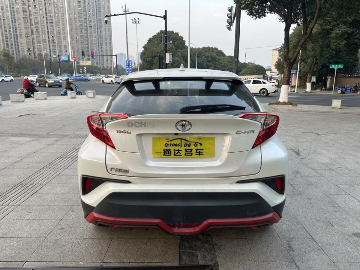 豐田 C-HR  2020款 2.0L 領(lǐng)先版圖片