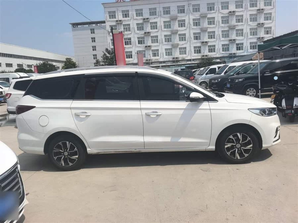寶駿 360  2019款 改款 1.5L 手動(dòng)豪華型 國(guó)VI圖片