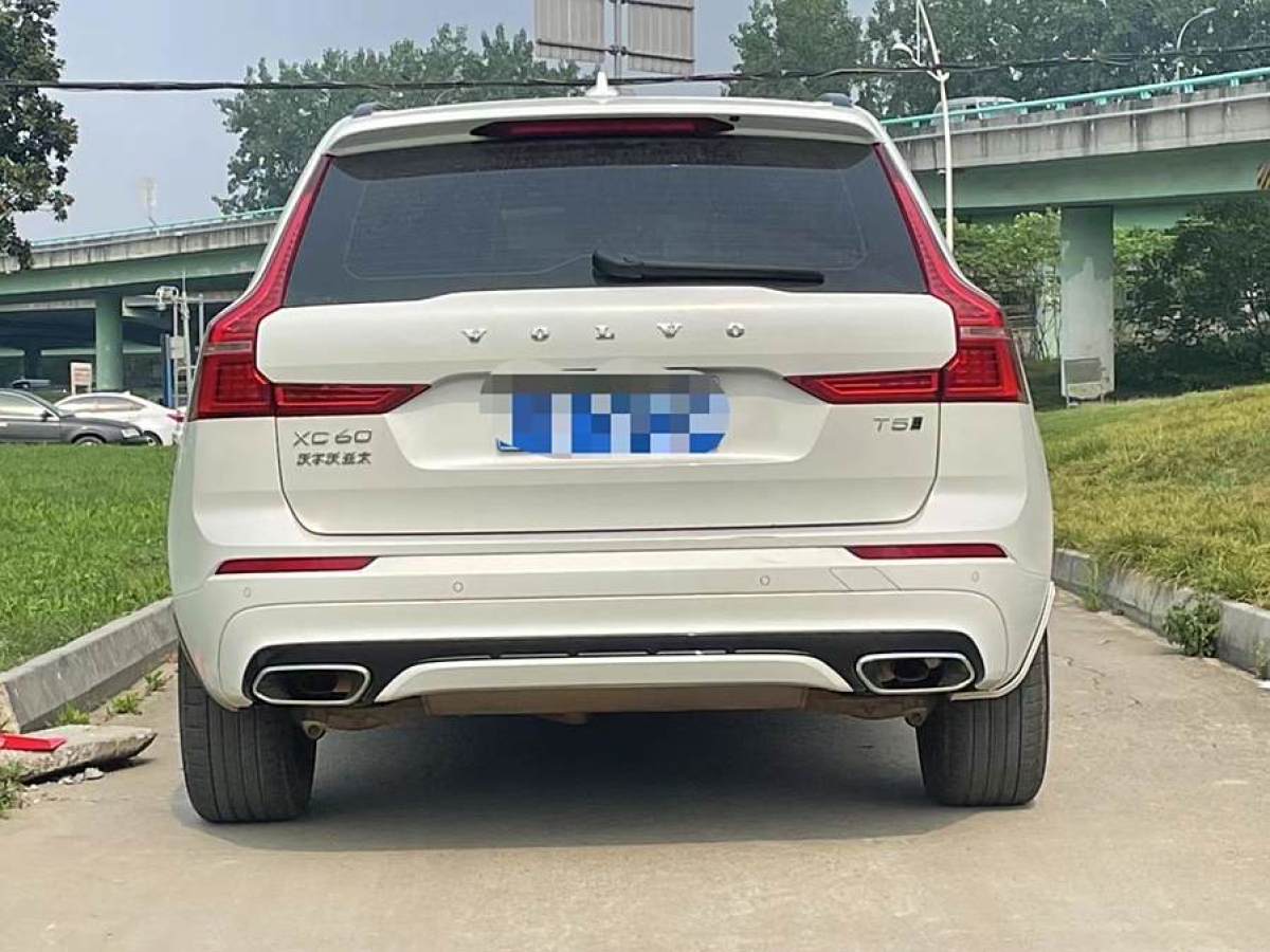 沃爾沃 XC60  2021款 T5 四驅(qū)智遠(yuǎn)運(yùn)動(dòng)版圖片