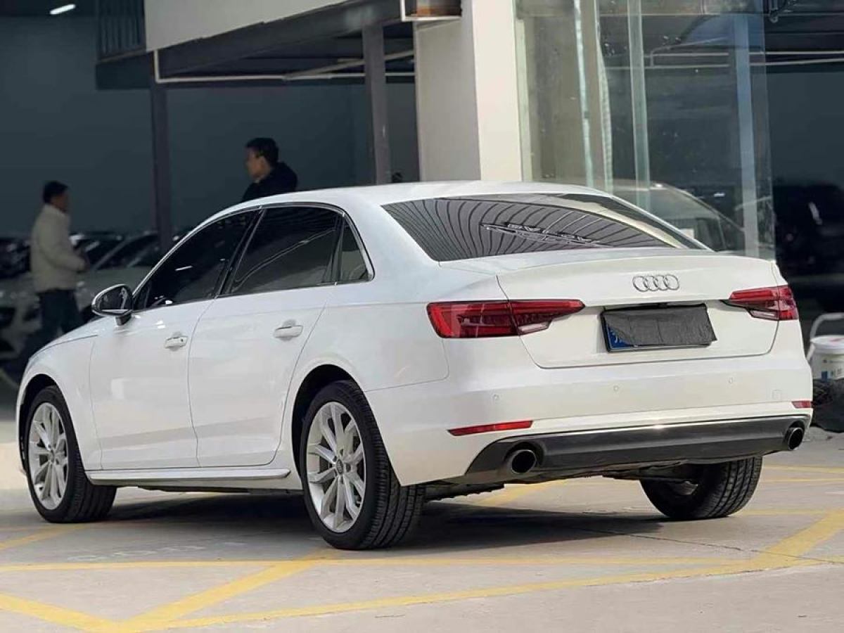 奧迪 奧迪A4L  2017款 45 TFSI quattro 運(yùn)動(dòng)型圖片