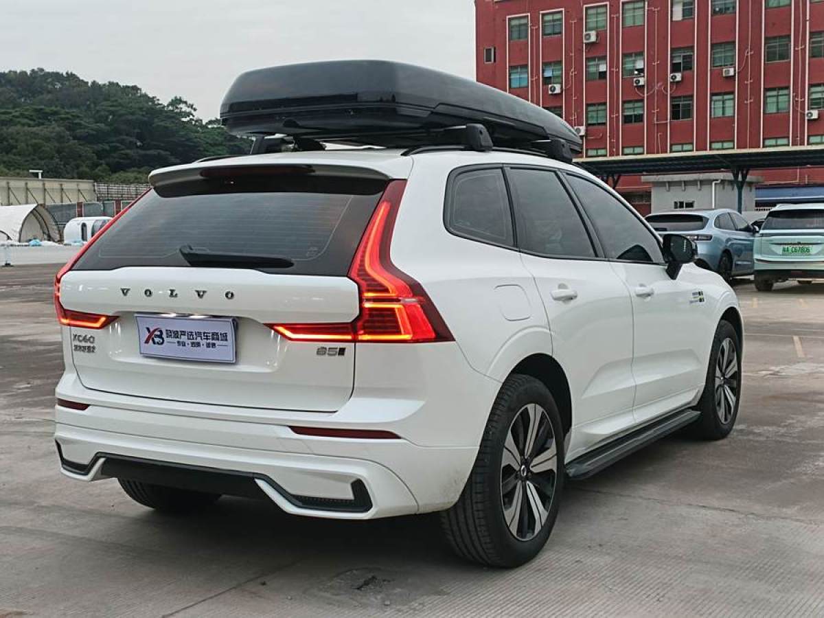 沃爾沃 XC60  2024款 B5 四驅(qū)峽灣版圖片