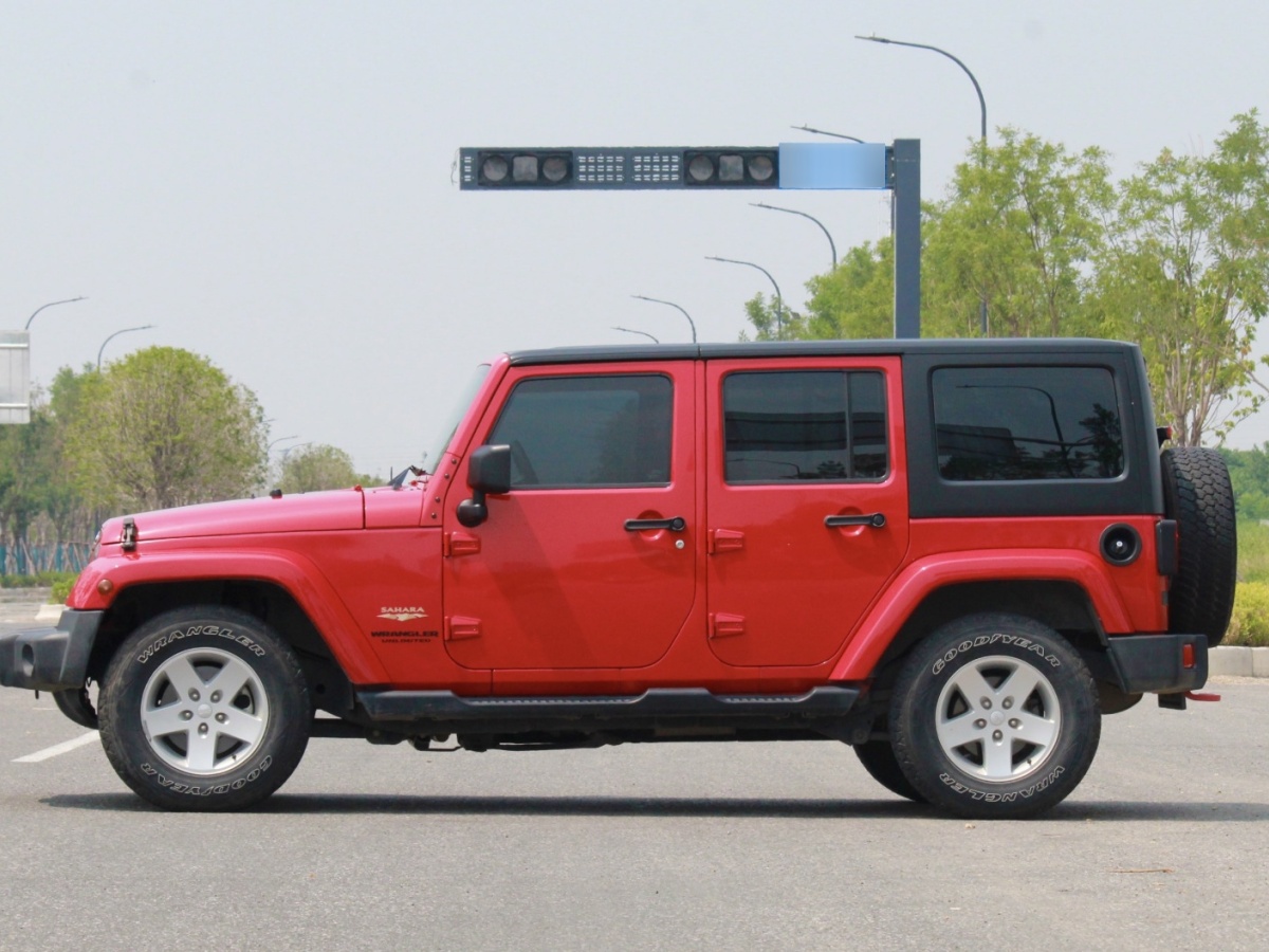 Jeep 牧馬人  2014款 3.0L Sahara 四門(mén)版圖片