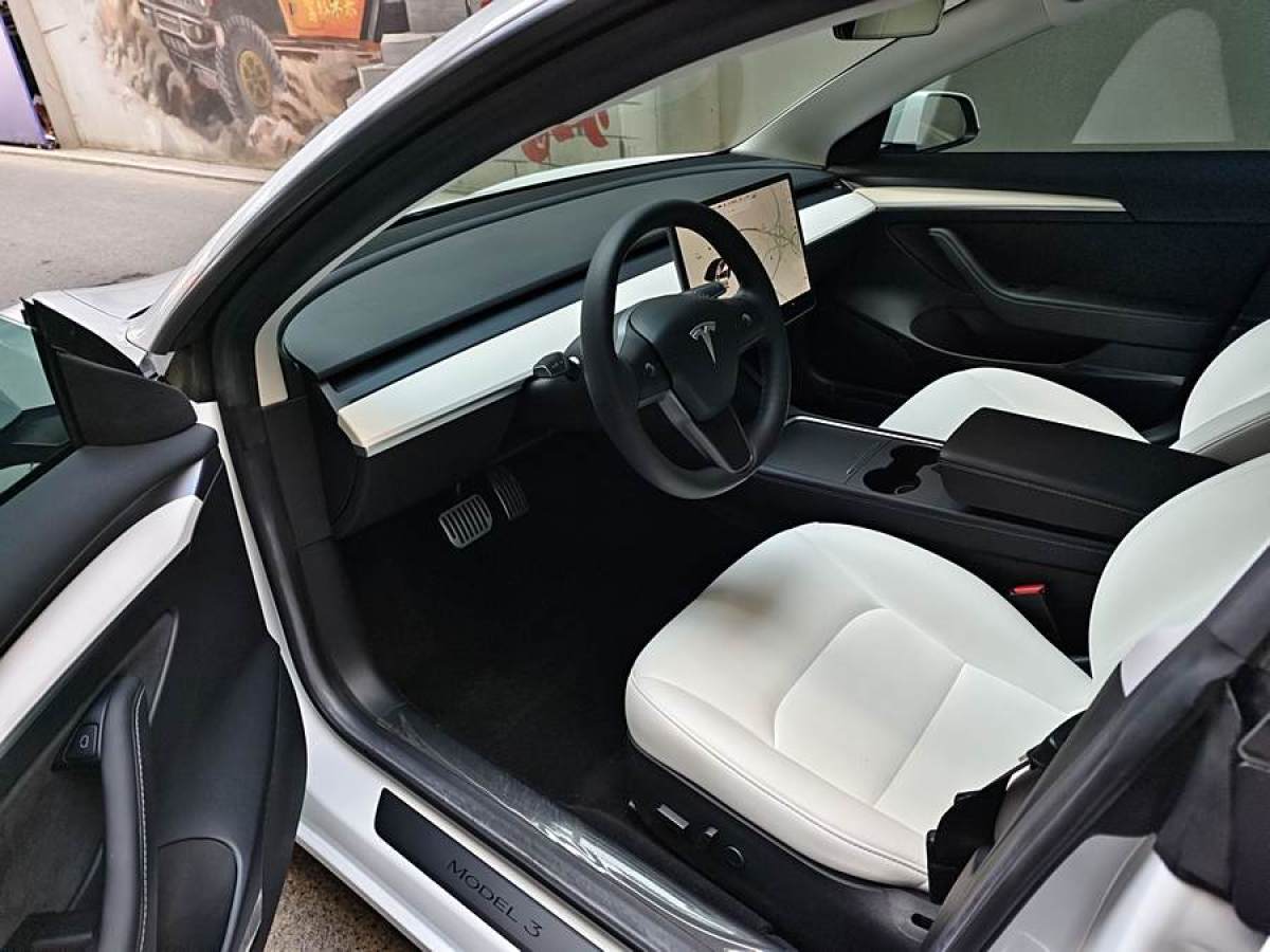 特斯拉 Model 3  2021款 改款 標(biāo)準(zhǔn)續(xù)航后驅(qū)升級版圖片