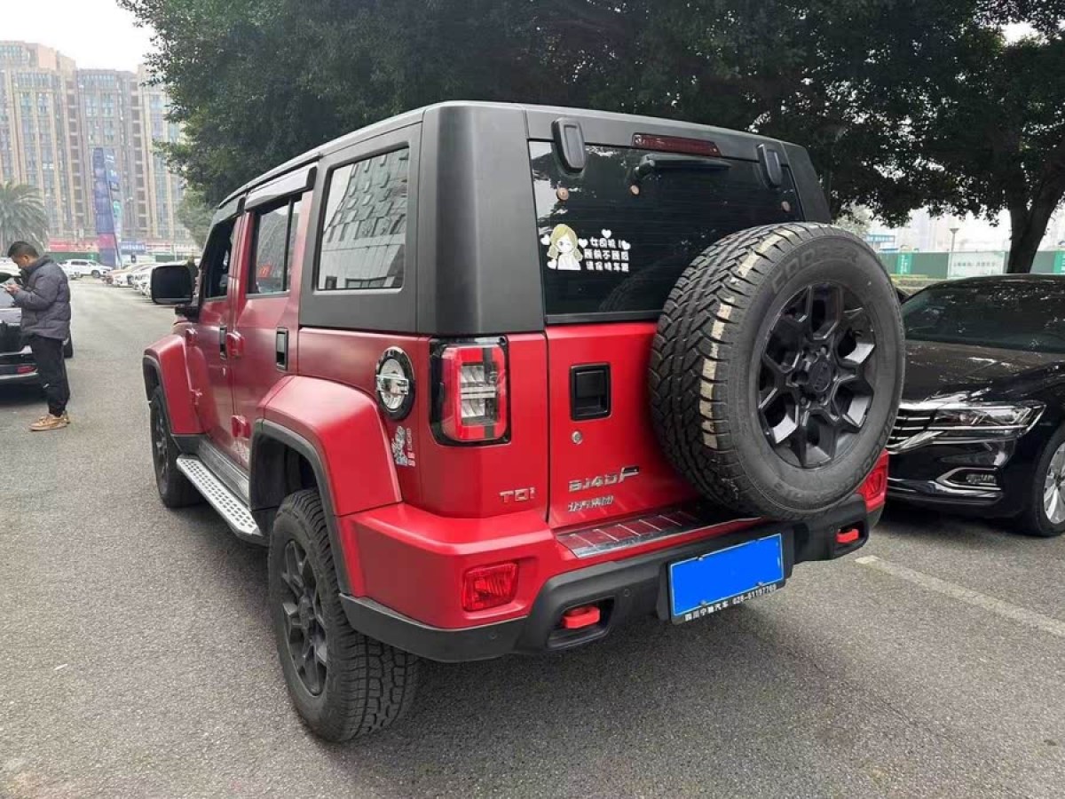 北京 BJ40  2021款 2.0D 自動(dòng)四驅(qū)刀鋒英雄版?zhèn)b客型圖片