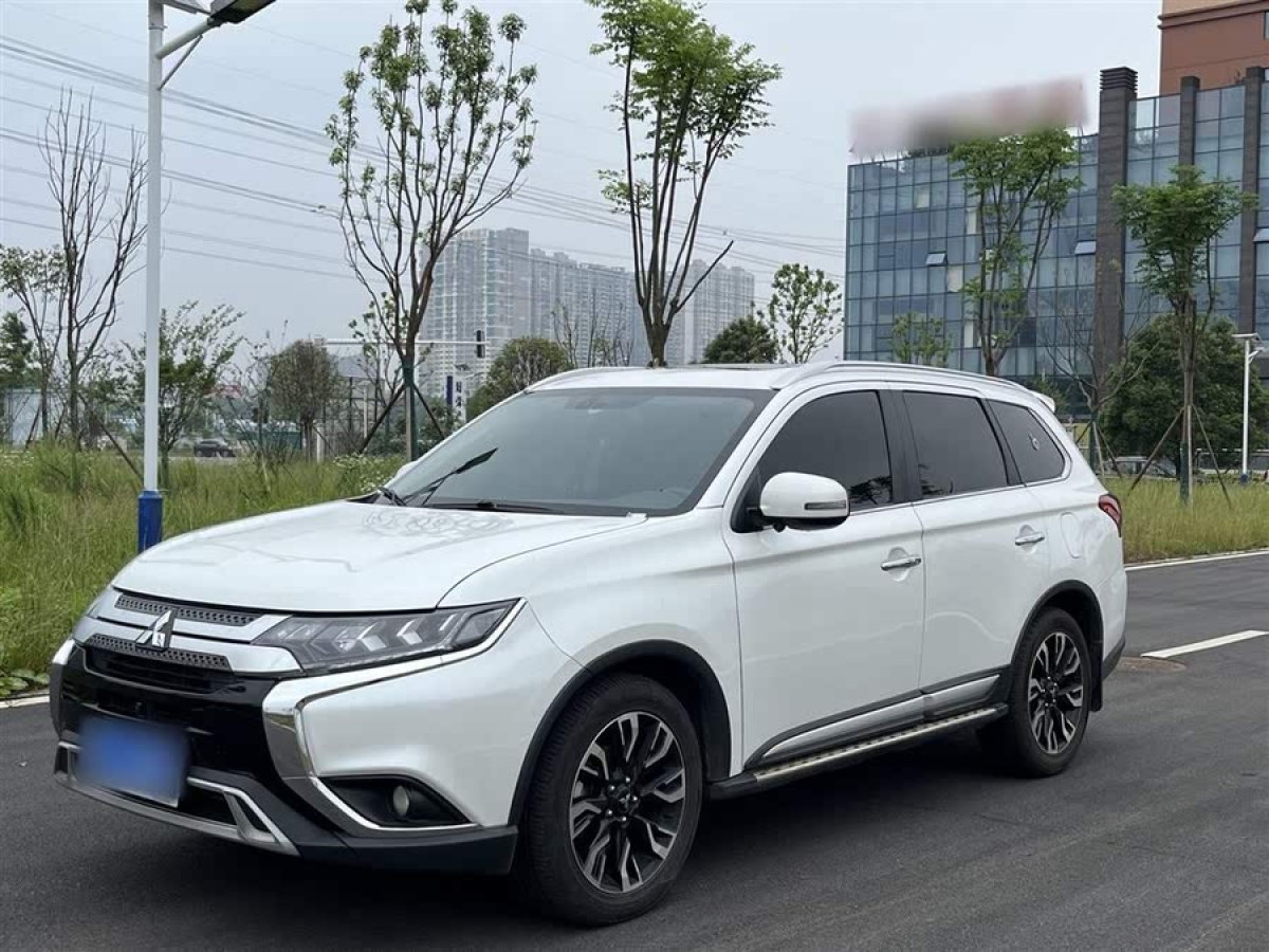 三菱 歐藍德  2019款 2.4L 兩驅(qū)致行版 5座圖片