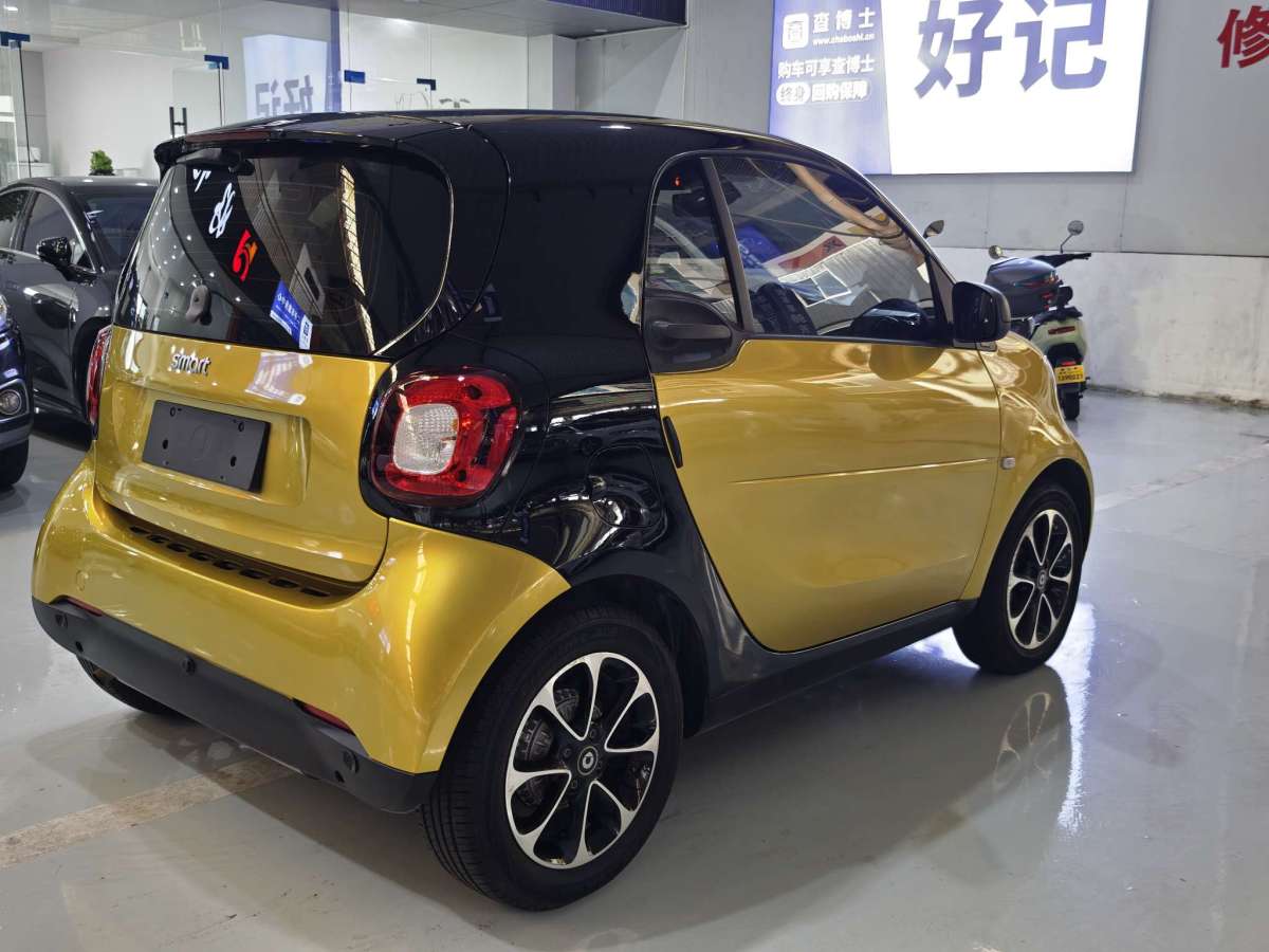 smart fortwo  2017款 1.0L 52千瓦硬頂摯愛特別版圖片