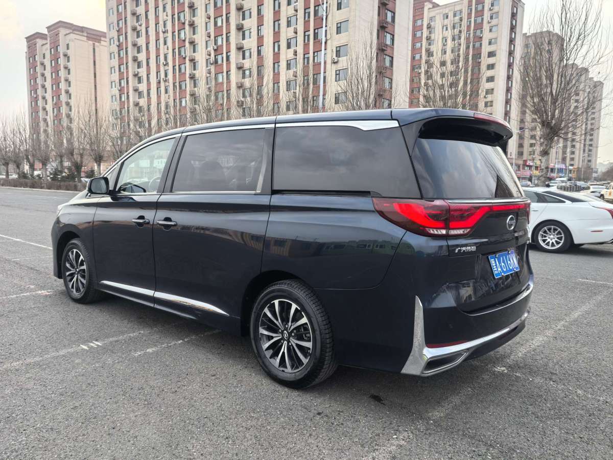 廣汽傳祺 M8  2021款 領(lǐng)秀系列 390T 尊享版圖片
