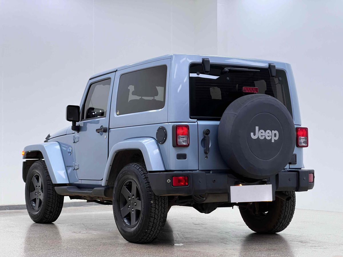 Jeep 牧馬人  2012款 3.6L Sahara 極地版圖片