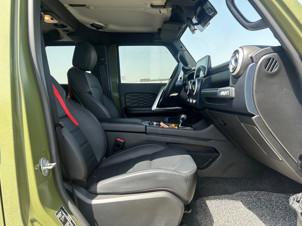 北京 BJ40  2021款 2.3T 自動(dòng)四驅(qū)刀鋒英雄版至尊型圖片