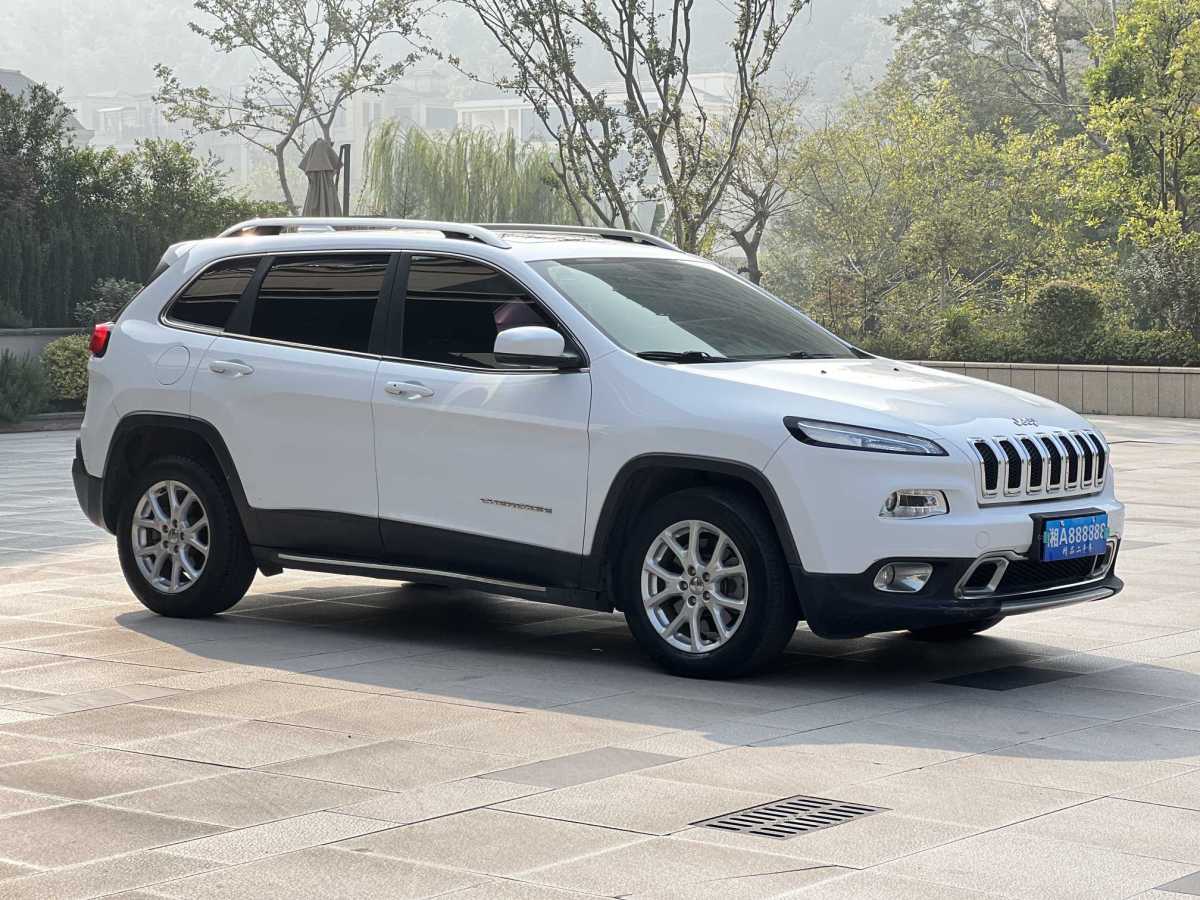 Jeep 自由光  2017款 2.0L 優(yōu)越版圖片