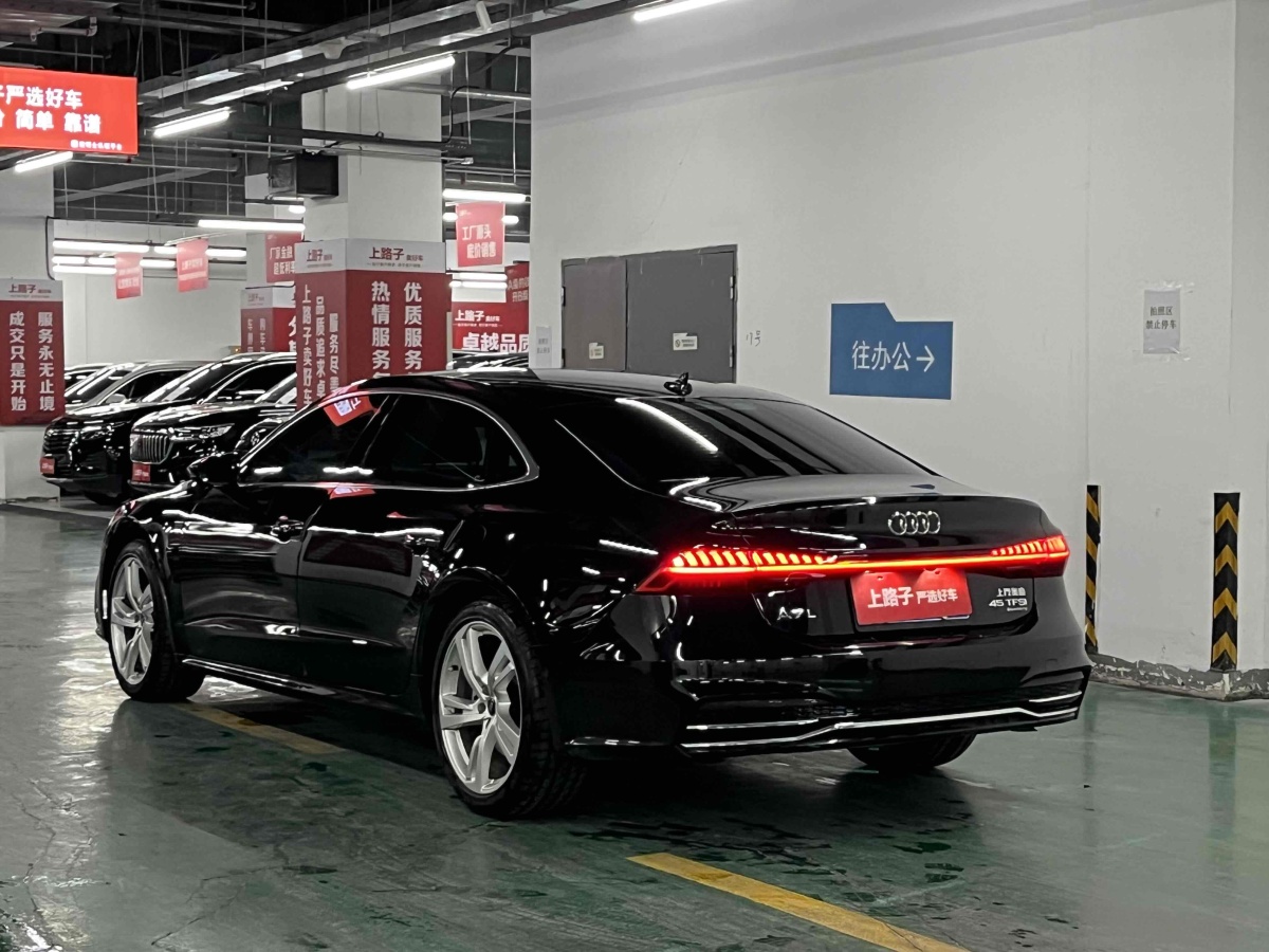 奧迪 奧迪A7L  2024款 45TFSI quattro S-line 見(jiàn)遠(yuǎn)型 流晶套裝圖片