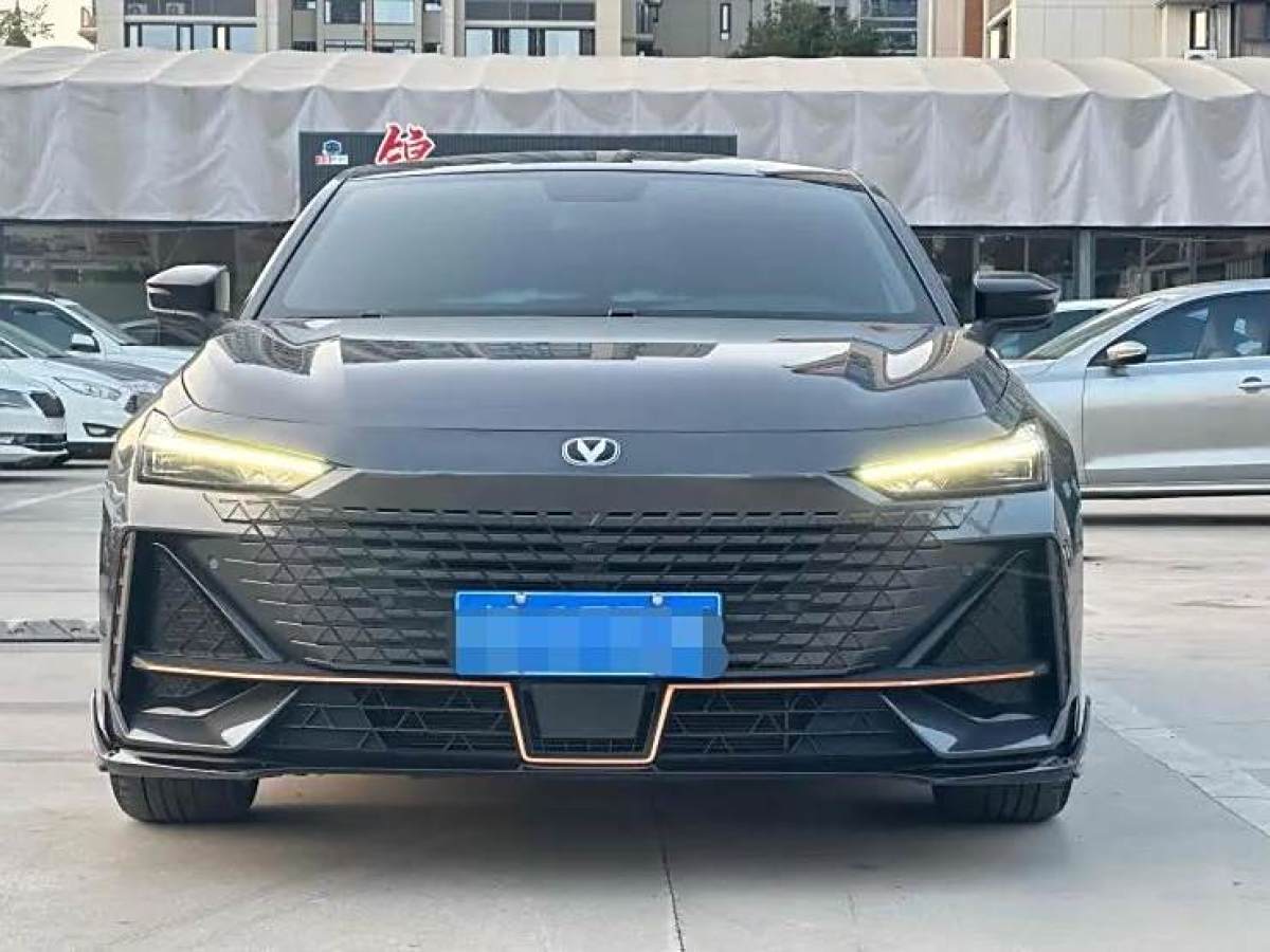 長安 長安UNI-V  2022款 1.5T 運(yùn)動版圖片