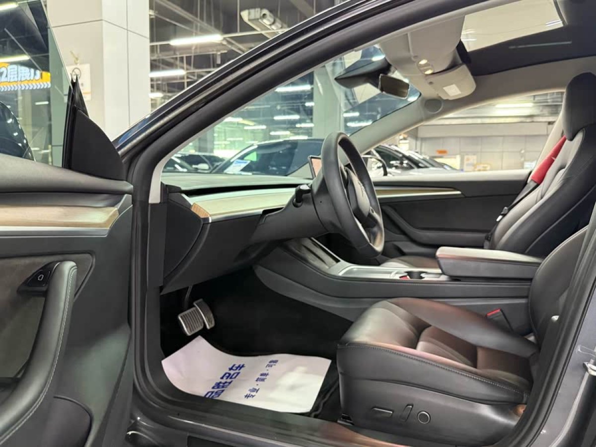 特斯拉 Model 3  2021款 改款 標(biāo)準(zhǔn)續(xù)航后驅(qū)升級版圖片