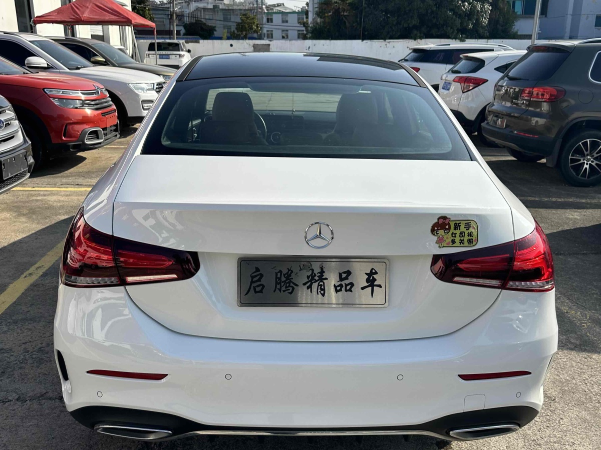 奔馳 奔馳A級(jí)  2020款 改款 A 200 L 運(yùn)動(dòng)轎車(chē)時(shí)尚型圖片