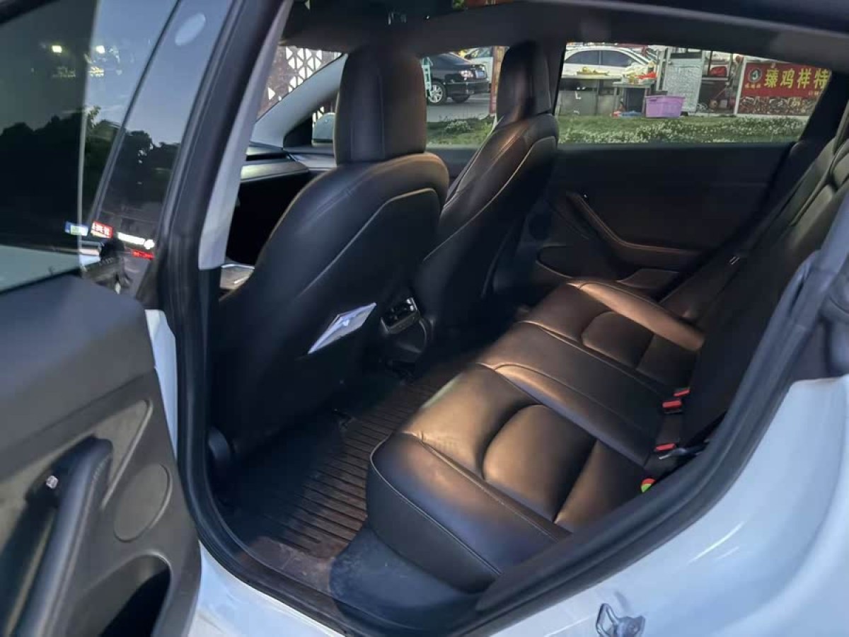 特斯拉 Model 3  2021款 改款 標(biāo)準(zhǔn)續(xù)航后驅(qū)升級版圖片