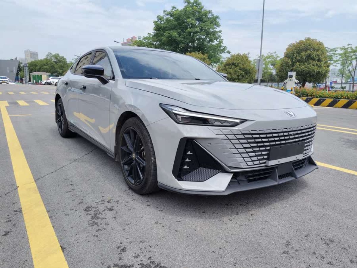 長安 長安UNI-V  2022款 1.5T 尊貴型圖片