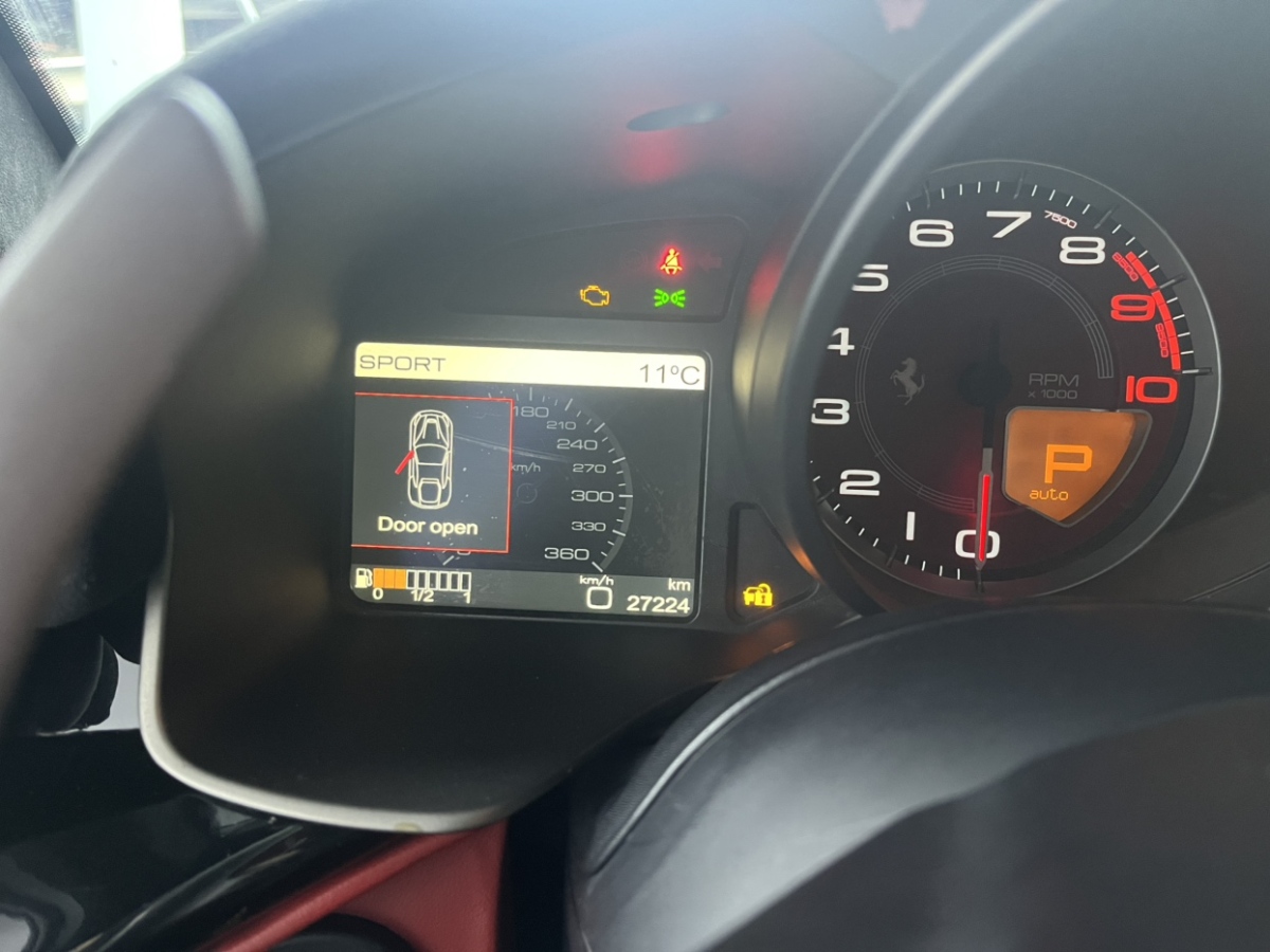 法拉利 F12berlinetta  2013款 6.3L 標準型圖片