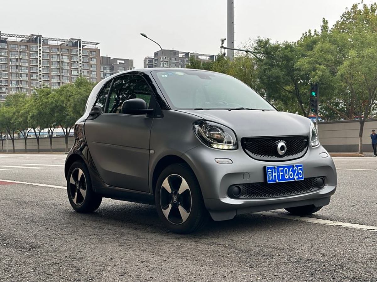 2018年2月smart fortwo  2018款 1.0L 52千瓦硬頂激情版