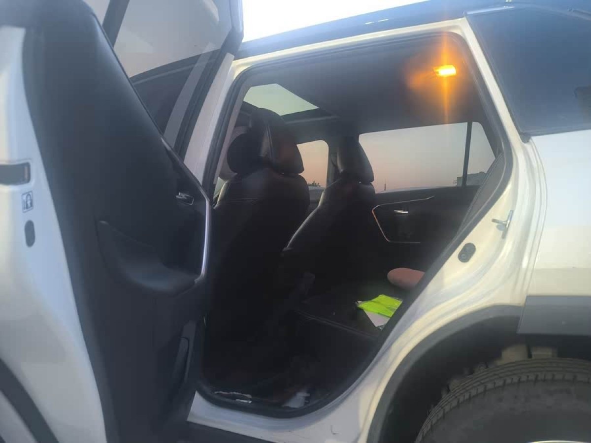 豐田 RAV4榮放  2020款 2.0L CVT四驅(qū)風(fēng)尚版圖片