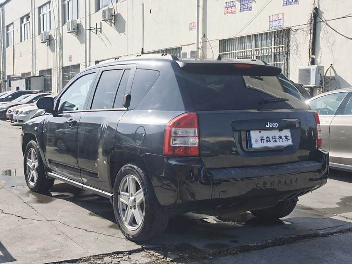 Jeep 指南者  2010款 2.4L 四驅(qū)運(yùn)動版圖片