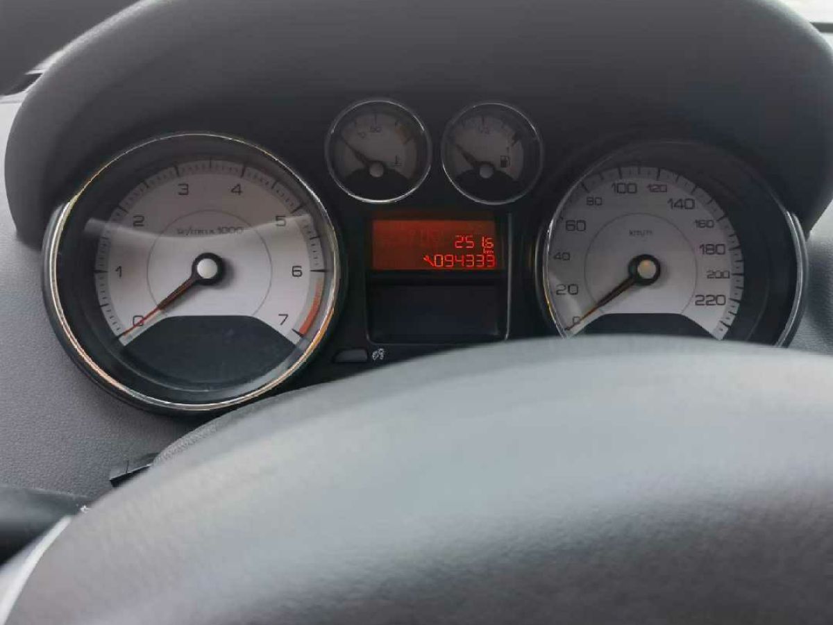 標(biāo)致 408 圖片