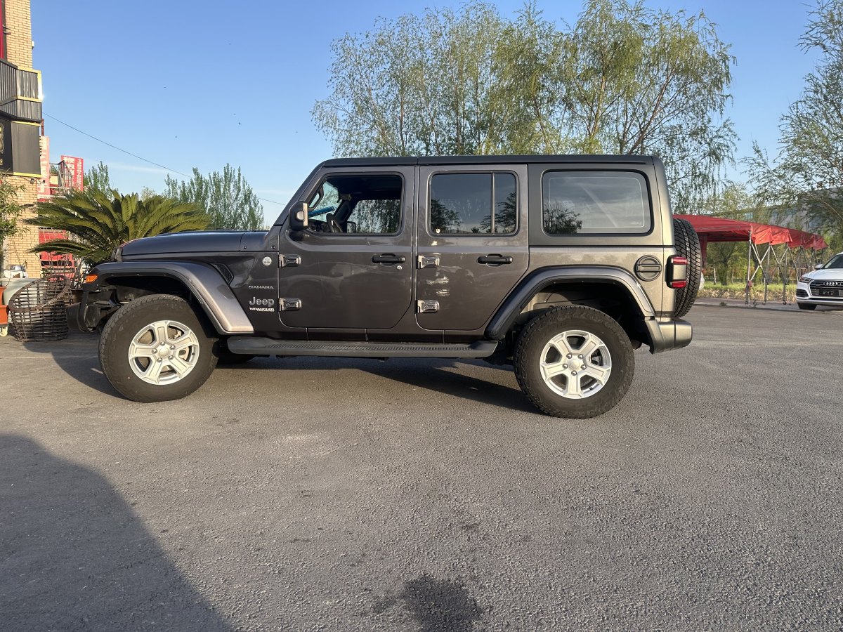 Jeep 牧马人  2019款 2.0T Sahara 四门版 国VI图片