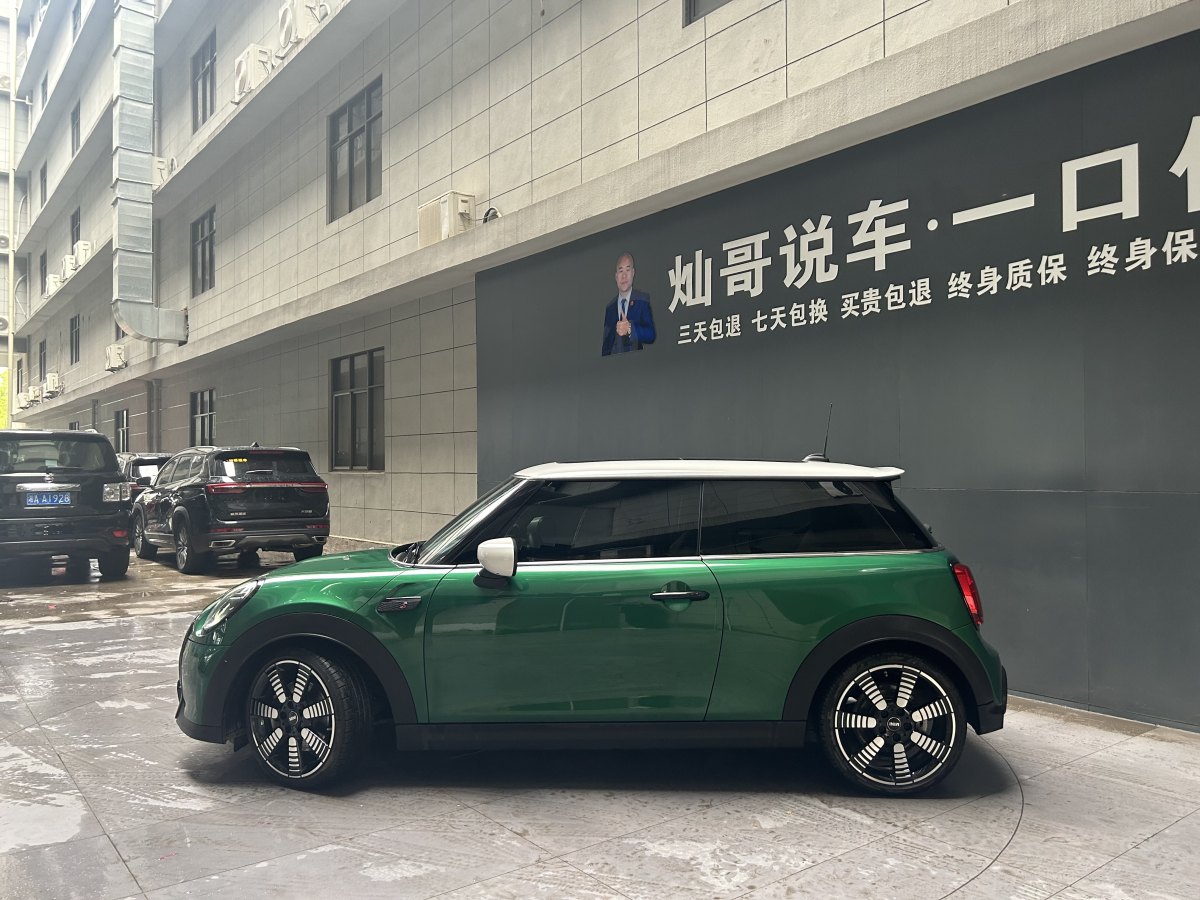 MINI MINI  2022款 2.0T COOPER S 執(zhí)迷特別版圖片
