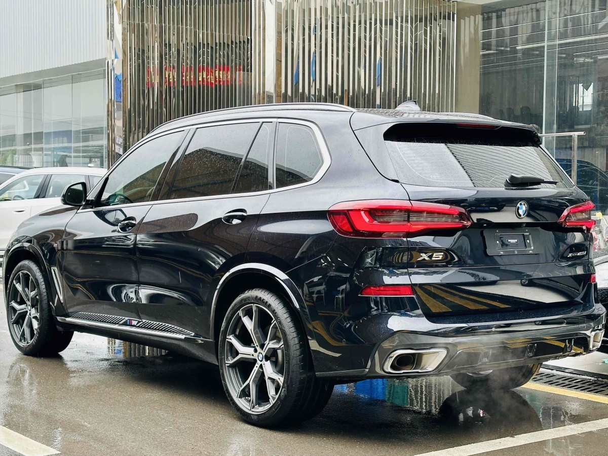 寶馬 寶馬X5  2022款 改款 xDrive 40Li M運(yùn)動(dòng)套裝圖片