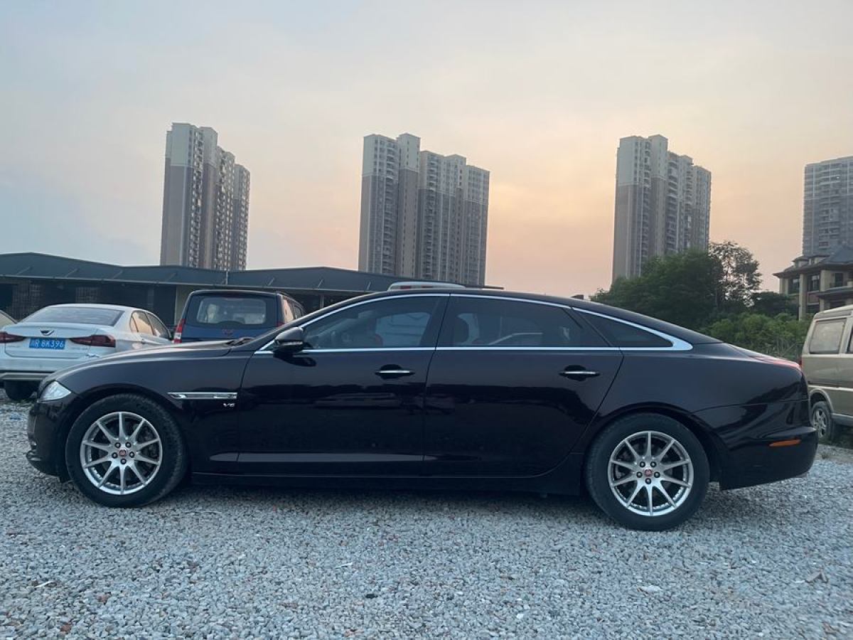 捷豹 XJ  2014款 XJL 3.0 SC 兩驅(qū)全景商務(wù)版圖片