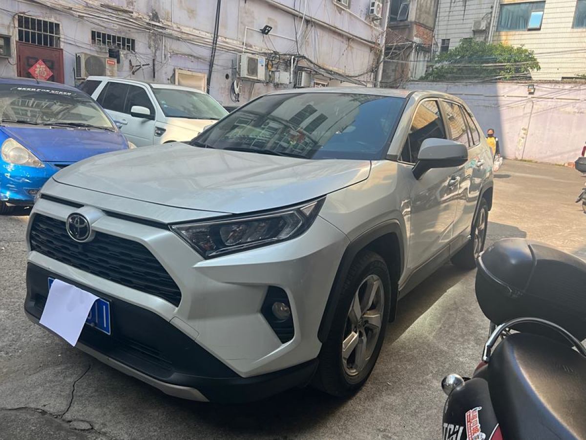 豐田 RAV4榮放  2021款 2.0L CVT兩驅(qū)風(fēng)尚PLUS版圖片