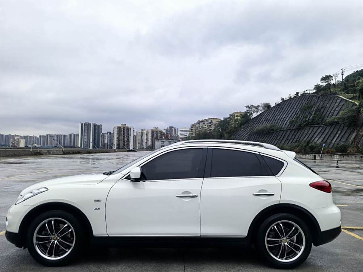 英菲尼迪 QX50  2013款 2.5L 兩驅(qū)優(yōu)雅版圖片