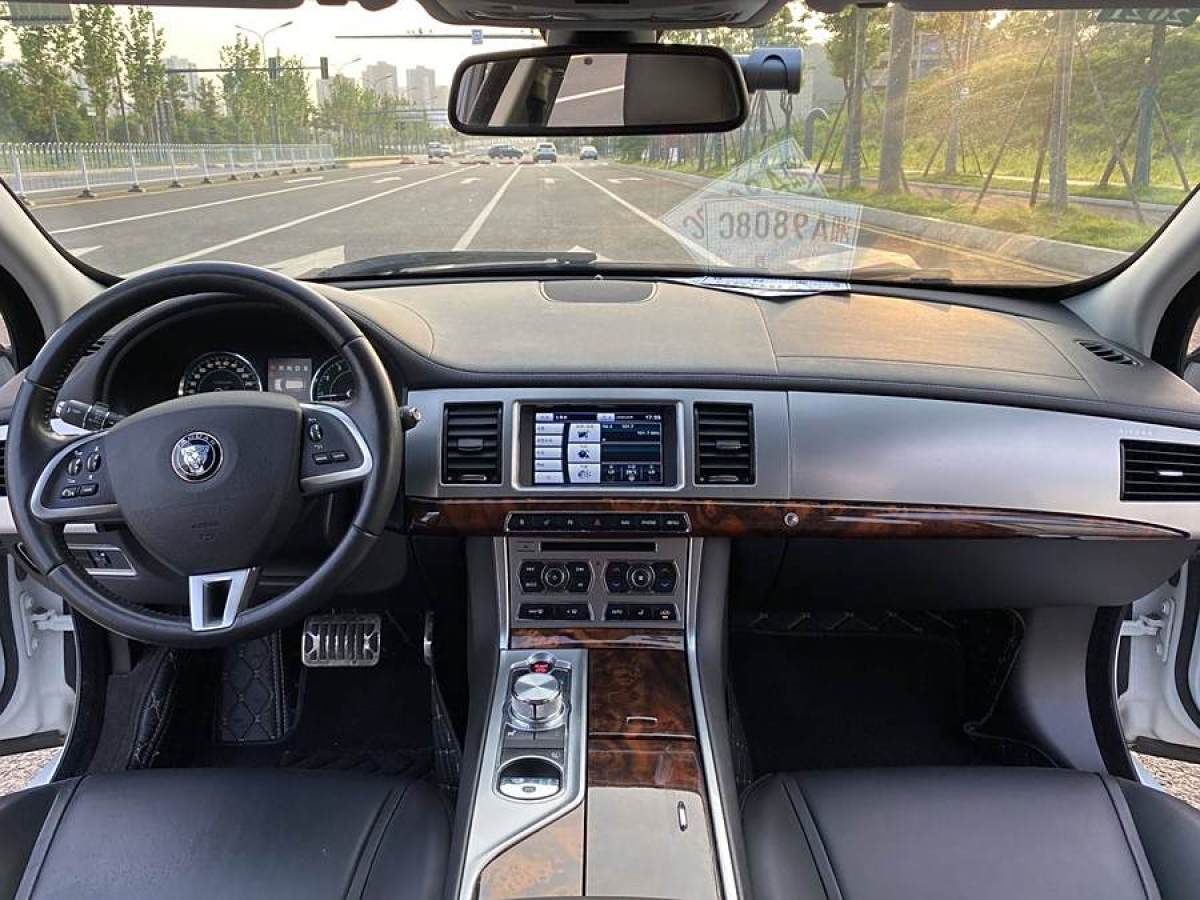 捷豹 XF  2015款 XF 2.0T Sportbrake 豪華版圖片