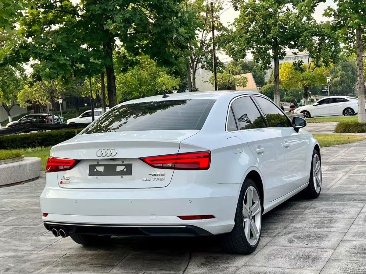奧迪 奧迪A3  2018款 30周年年型 Limousine 35 TFSI 風(fēng)尚型圖片