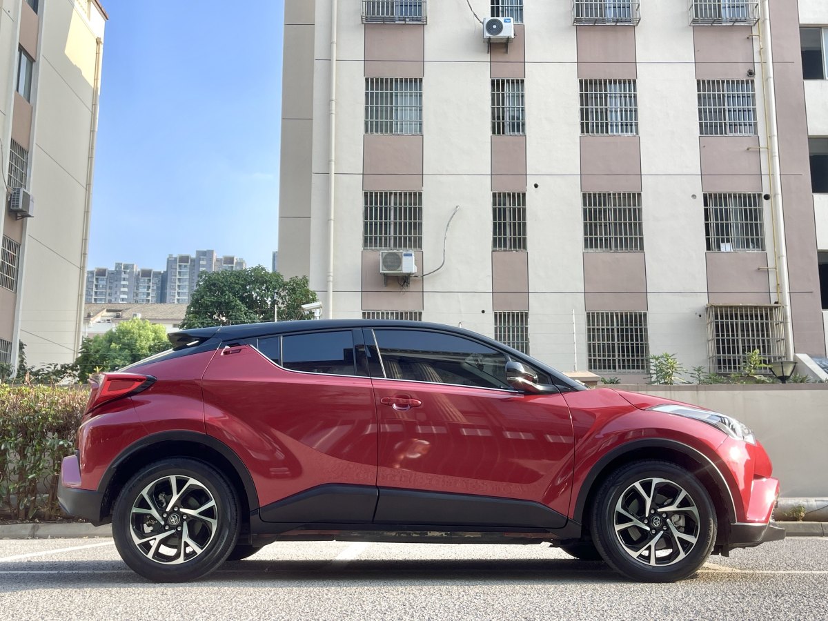 豐田 C-HR  2020款 2.0L 領(lǐng)先版圖片