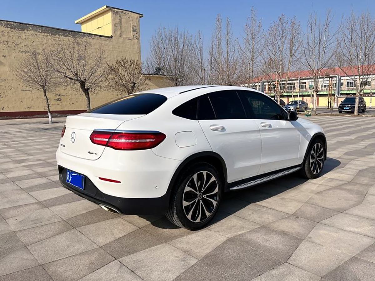 奔馳 奔馳GLC  2022款 改款 GLC 260 4MATIC 轎跑SUV圖片