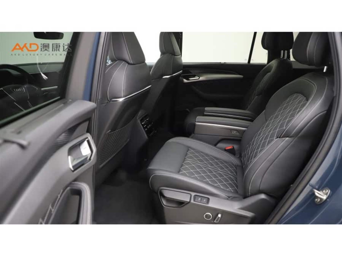 奧迪 奧迪Q6  2024款 45 TFSI quattro 齊云型 飛騎套裝 6座圖片