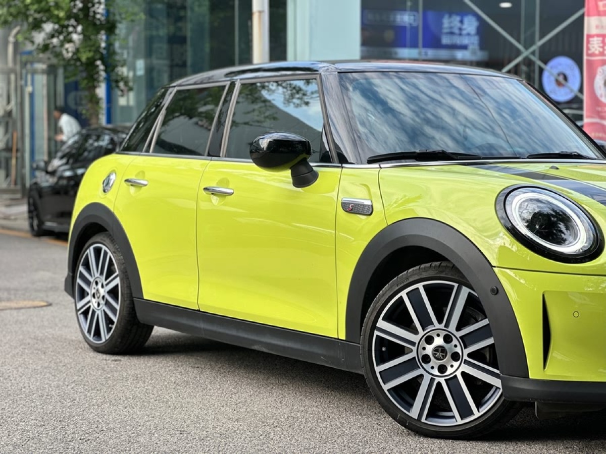 MINI MINI  2022款 改款 2.0T COOPER S 藝術(shù)家 五門版圖片