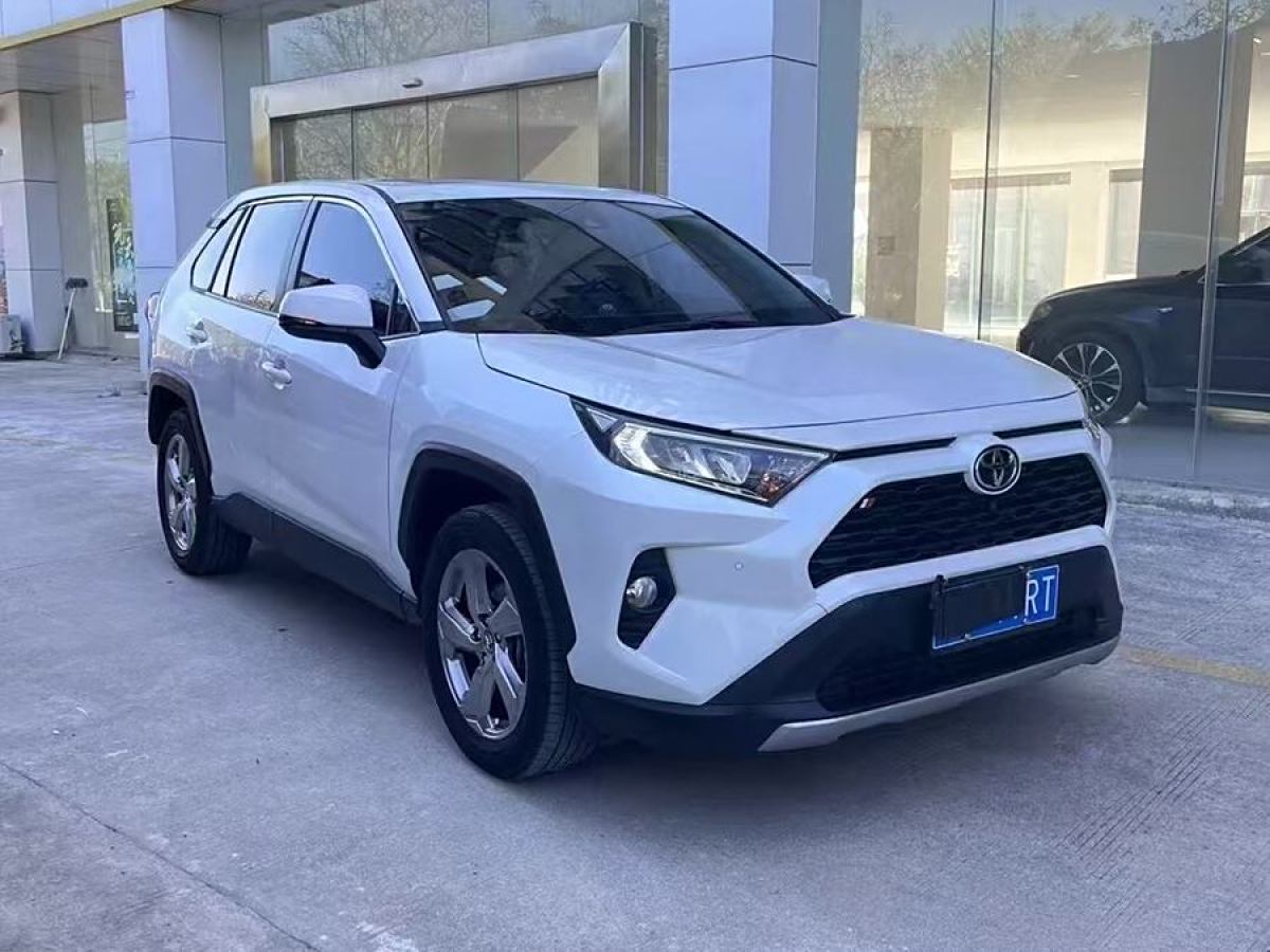 豐田 RAV4榮放  2023款 雙擎 2.5L E-CVT兩驅(qū)精英版圖片