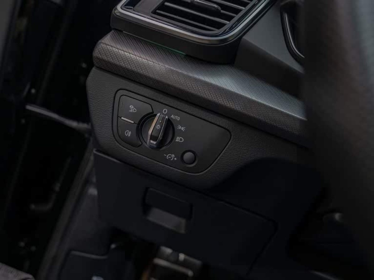 奧迪 奧迪Q5L  2024款 45 TFSI 豪華動(dòng)感型圖片