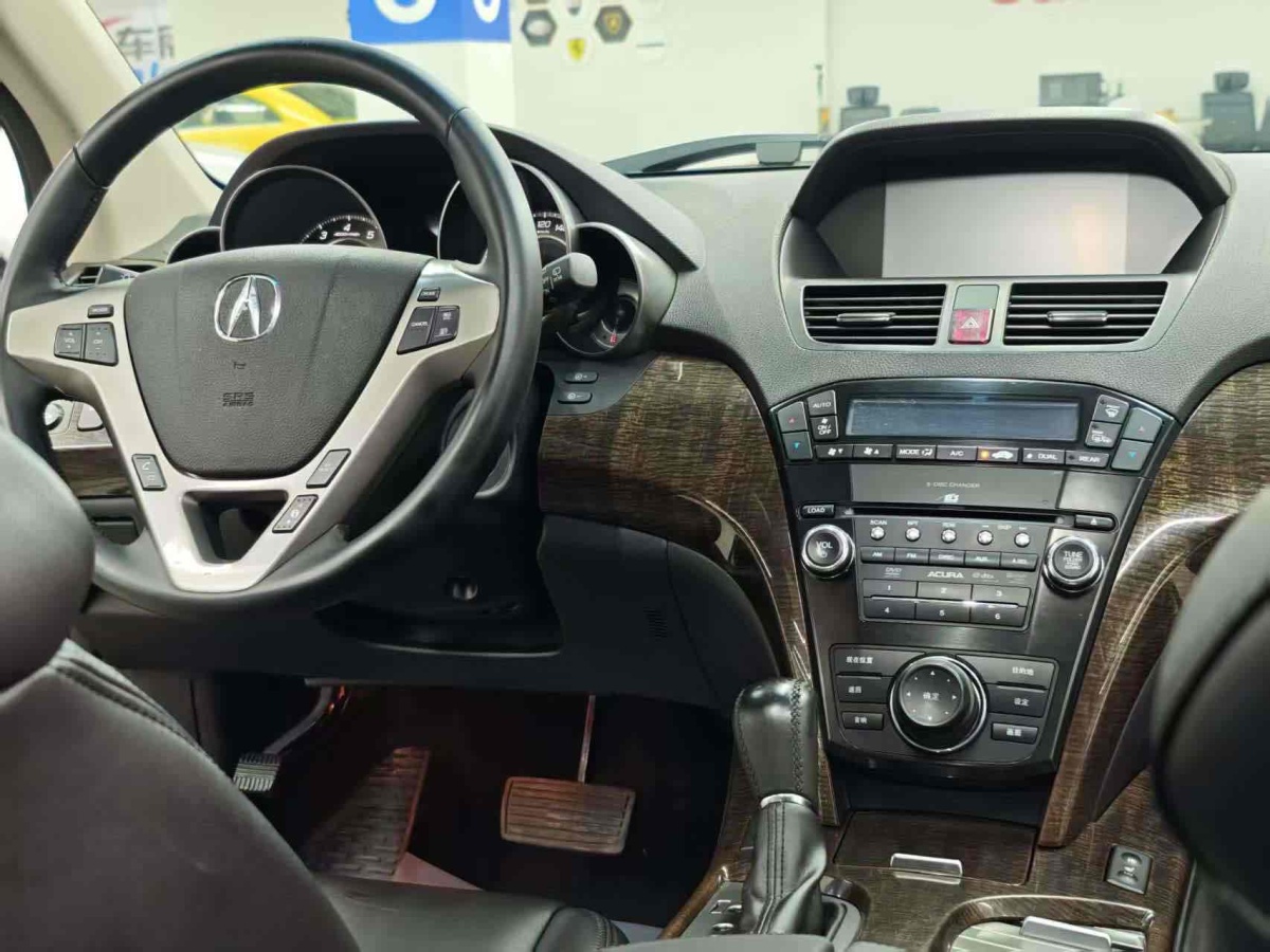 謳歌 MDX  2011款 3.7 標(biāo)準(zhǔn)尊享運(yùn)動(dòng)版圖片